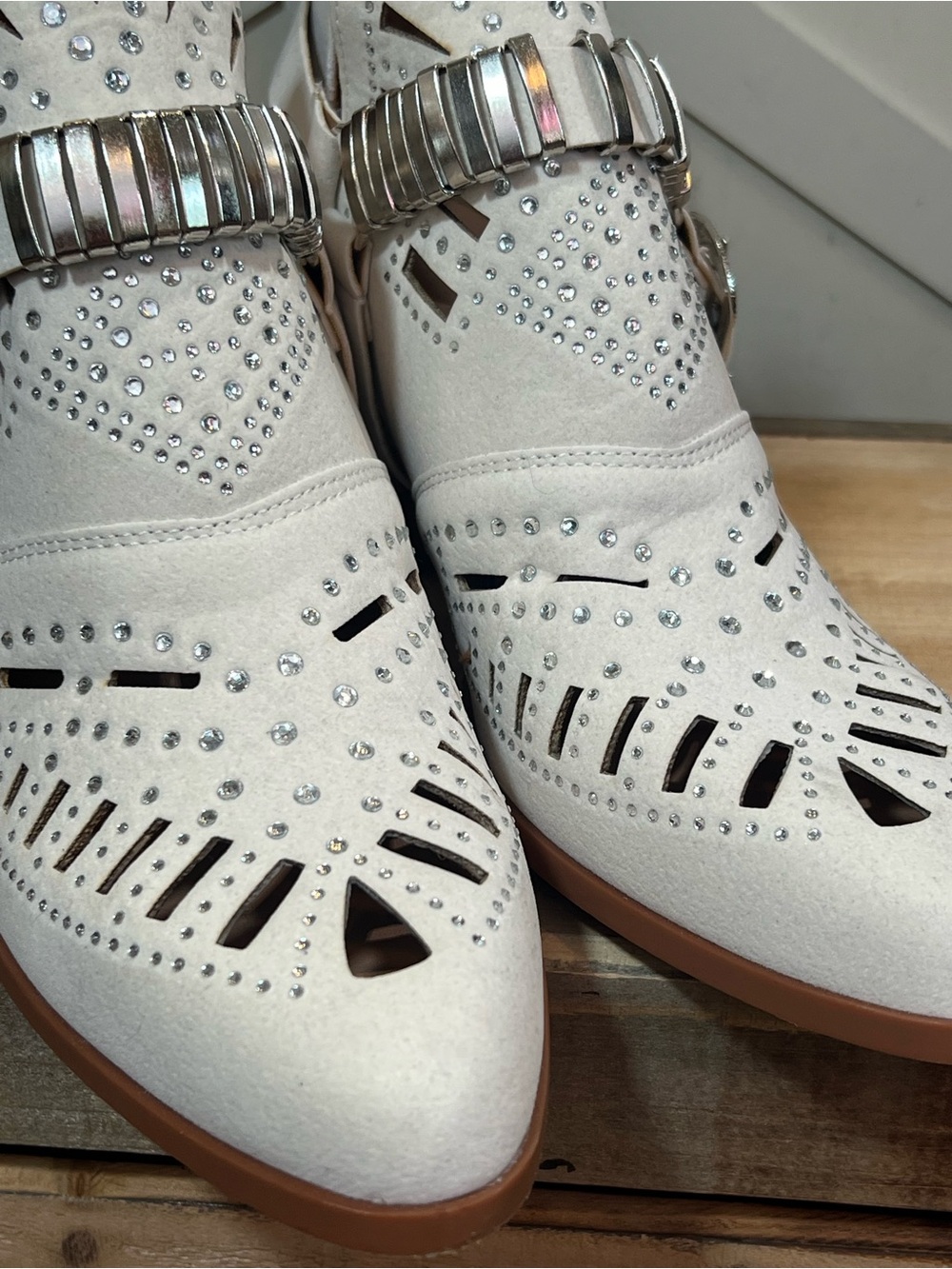 BOHO Cream Western Slip-On Ankle Boots Cutouts Silver -Tone Buckles Size 10 NEW - Picture 11 of 11